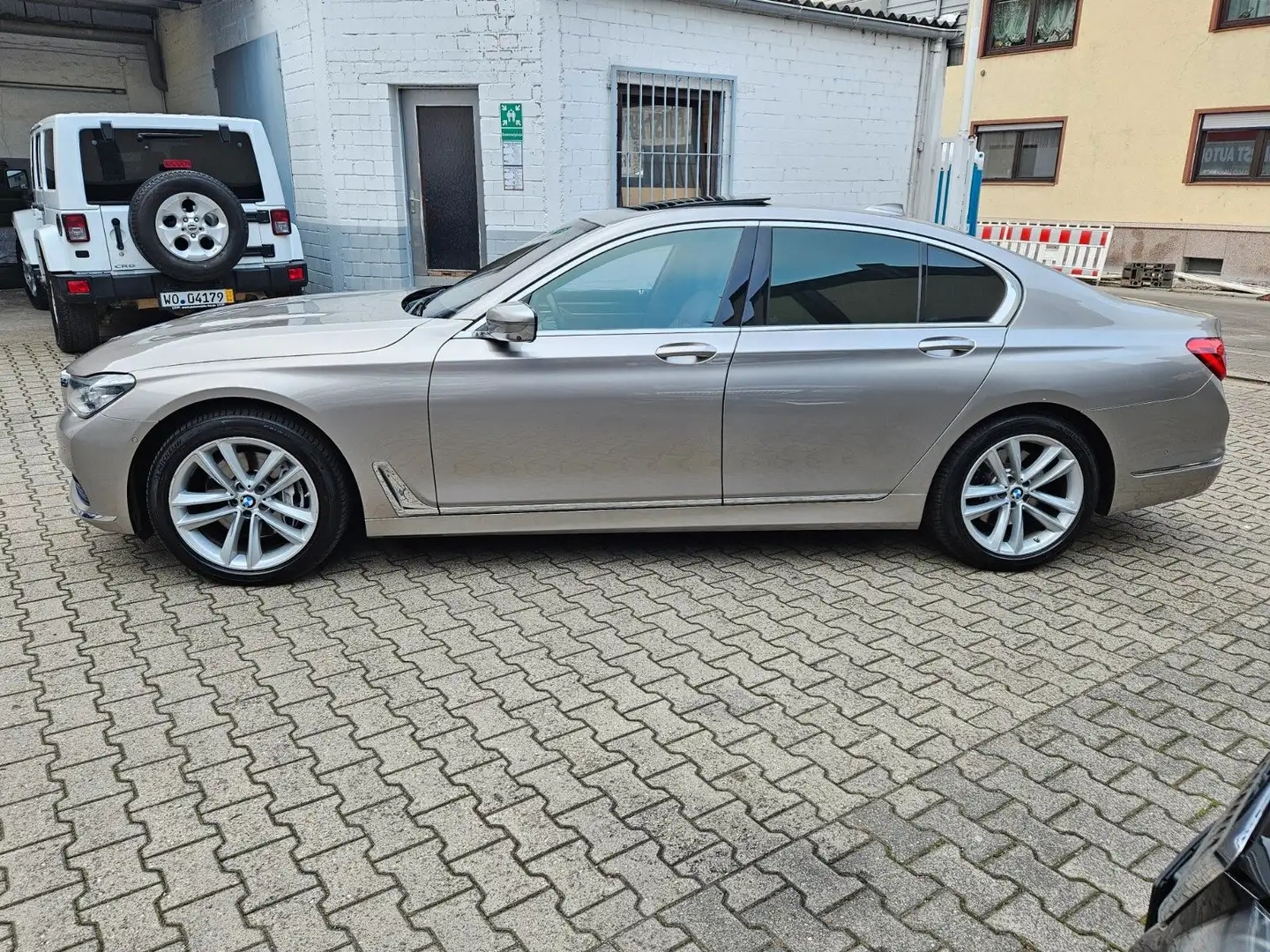 BMW 730 d xDrive BMW Individual Срібний - 2