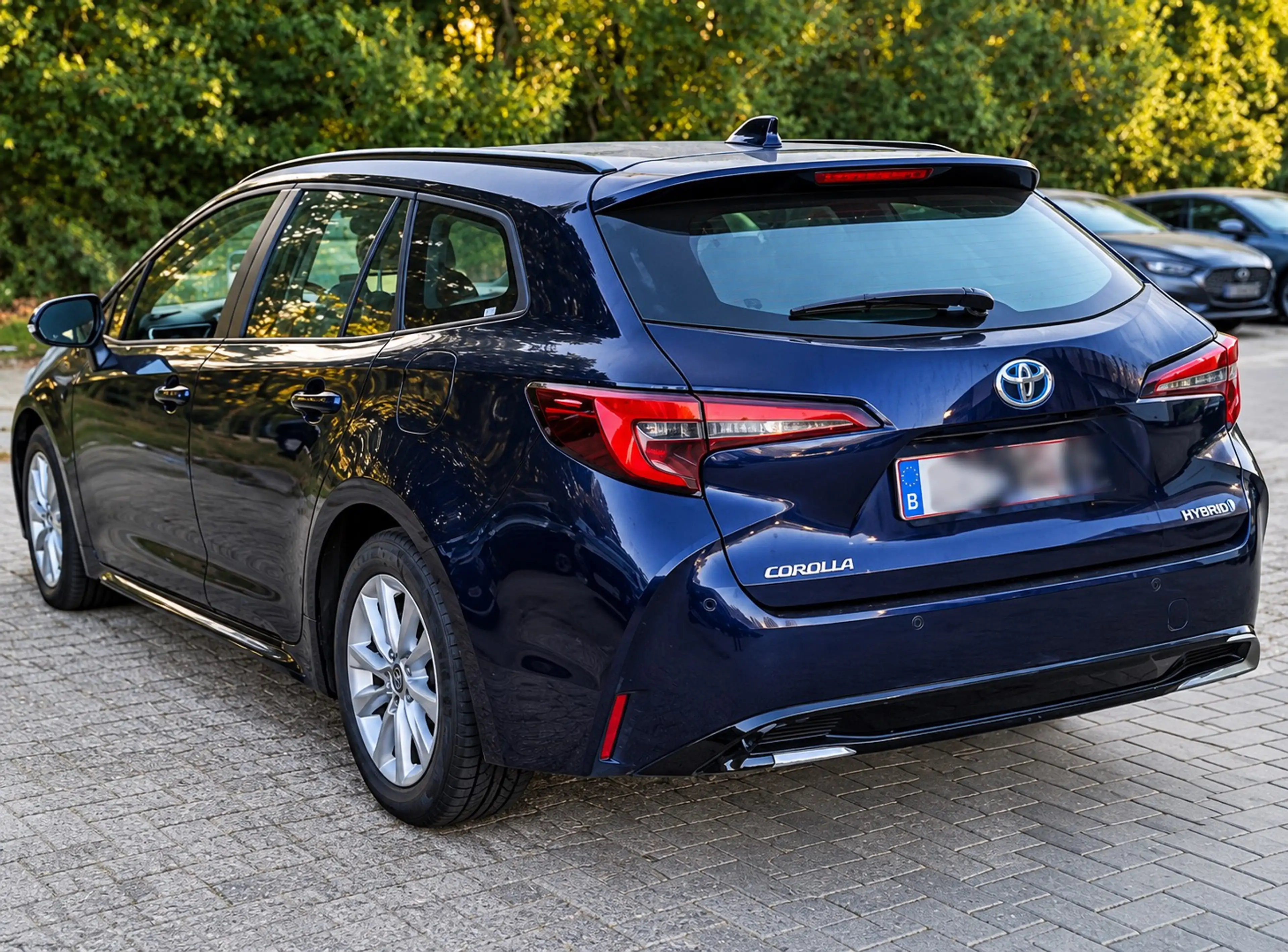 Toyota Corolla 1.8 Hybride Black & White — photo 3
