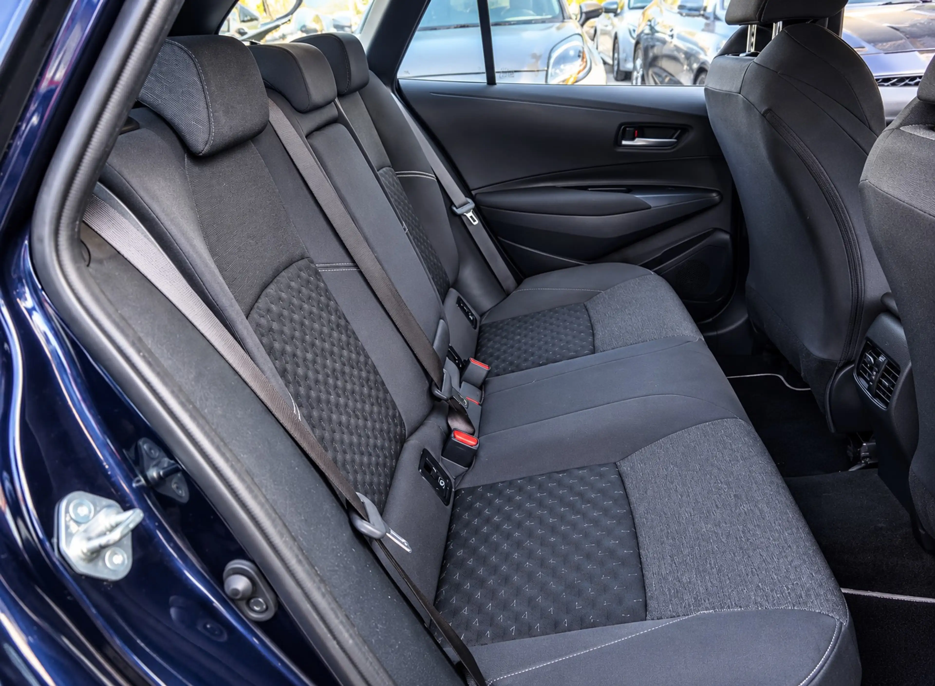 Toyota Corolla 1.8 Hybride Black & White — photo 4