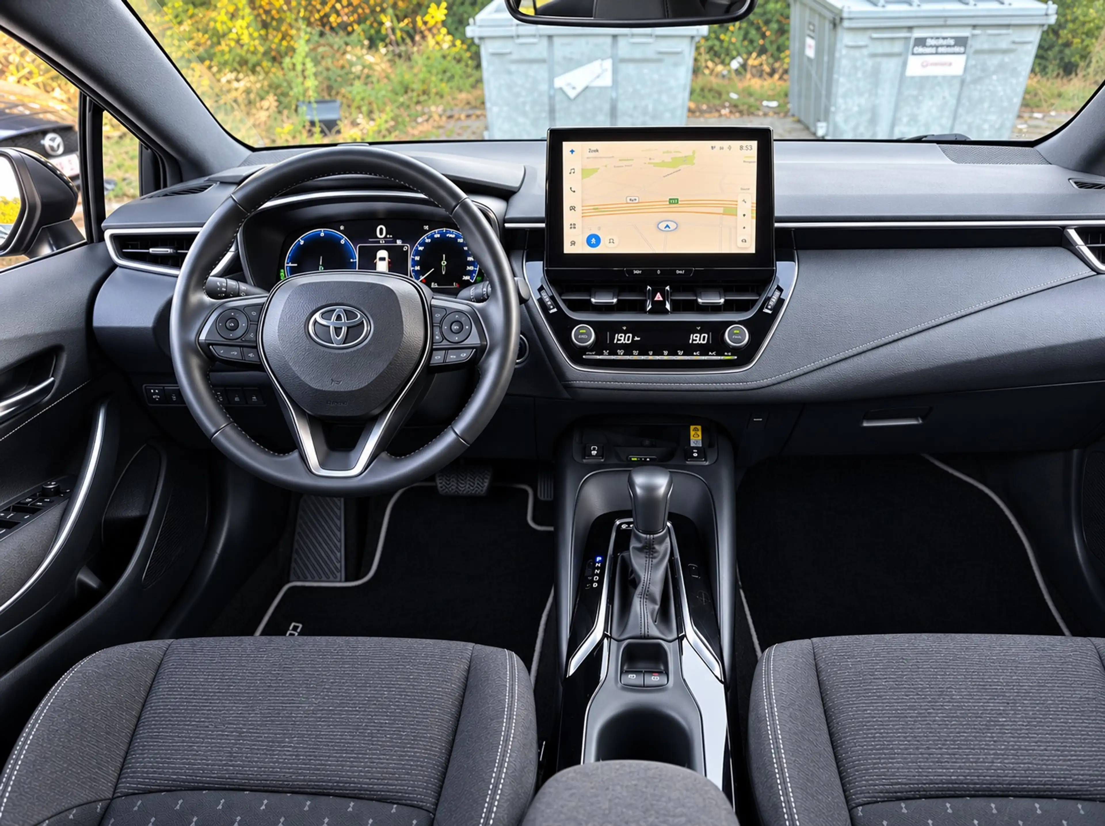 Toyota Corolla 1.8 Hybride Black & White — photo 5