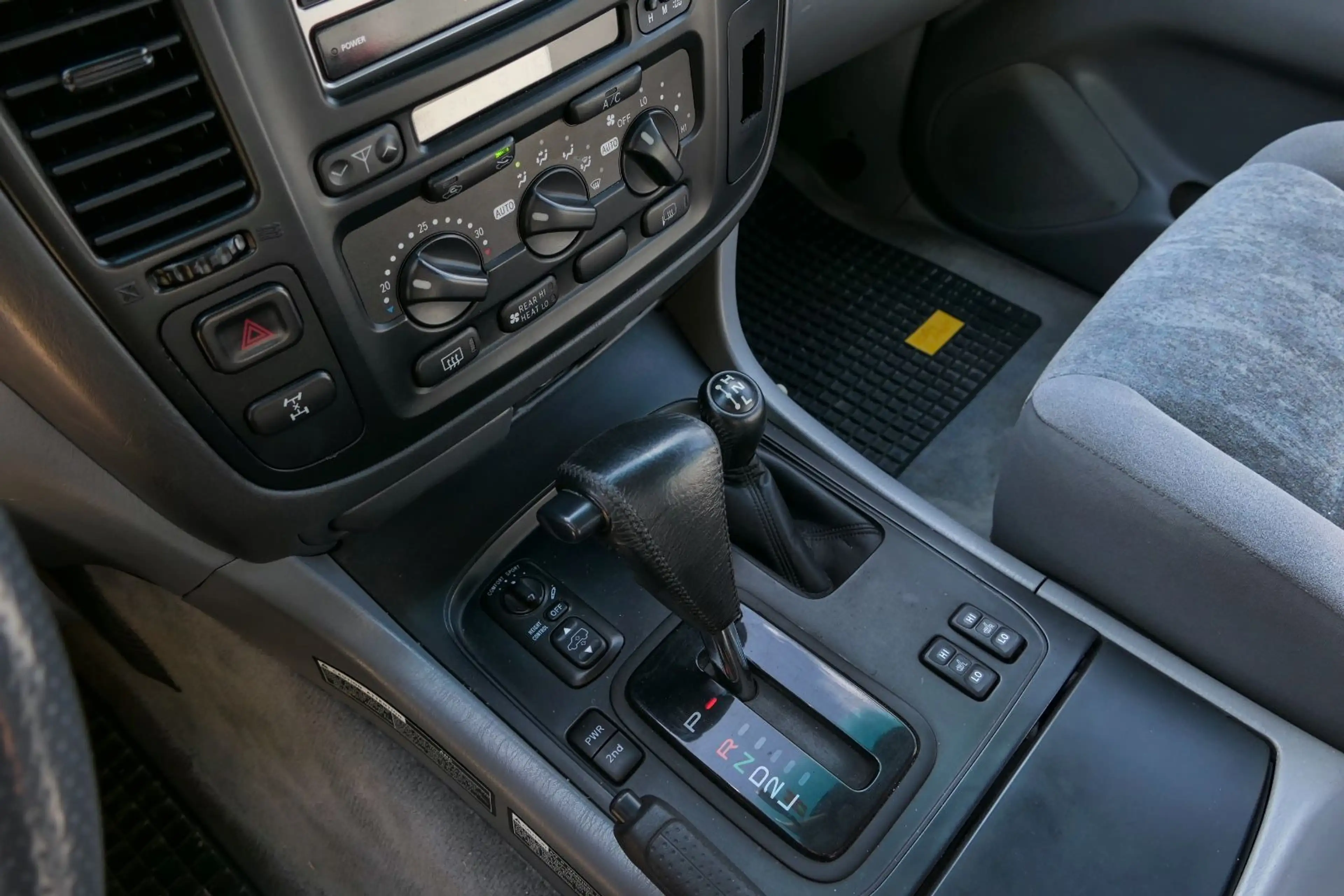 Toyota Land Cruiser HDJ 100 - 4.2 TD — photo 11