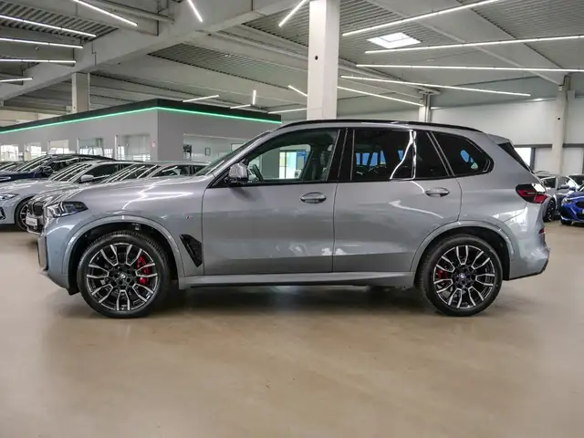BMW X5 view 4