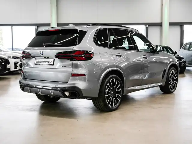 BMW X5 view 2