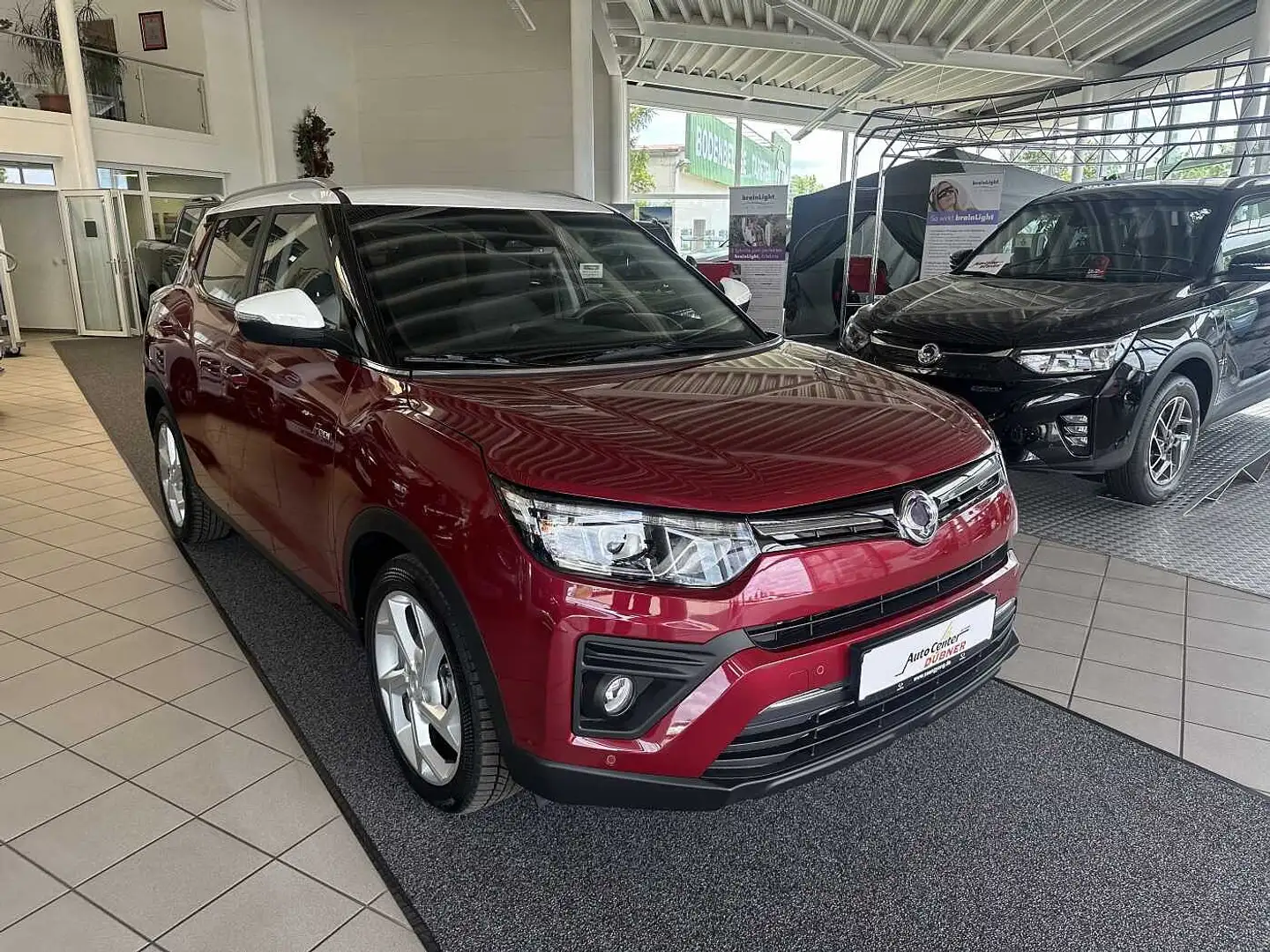 SsangYong Tivoli TIVOLI Fizz 1.5 , 6MT Rot - 2