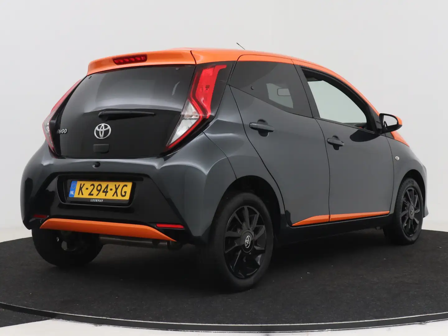 Toyota Aygo 1.0 VVT-i x-JBL Grey - 2