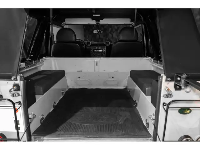 Land Rover Defender view 11