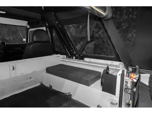 Land Rover Defender view 12