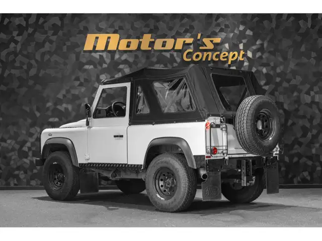 Land Rover Defender view 7
