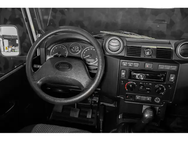 Land Rover Defender view 13