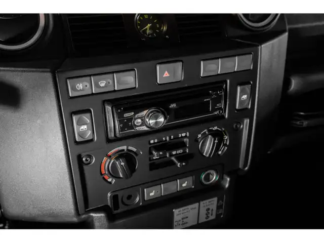 Land Rover Defender view 15