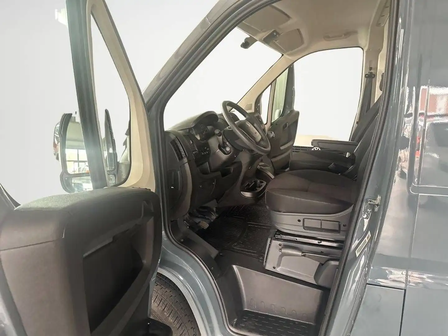 Peugeot Boxer KASTEN 335 L2H2 Gris - 2
