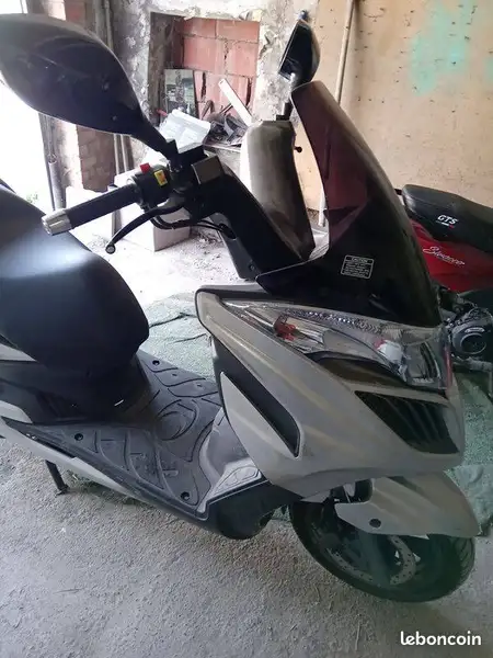 Kymco GRAND DINK 300 - foto 2