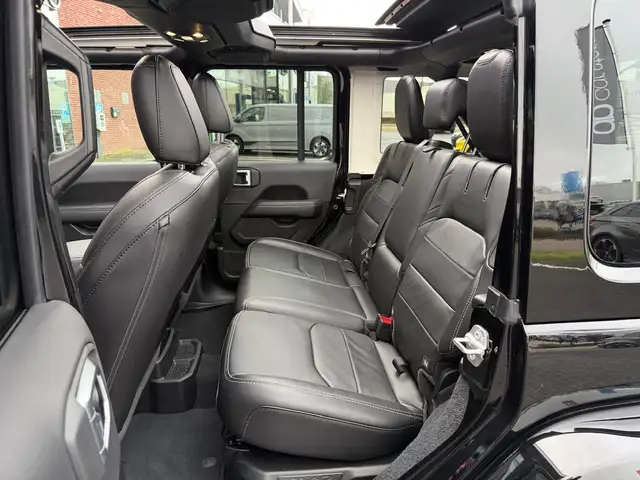 Jeep Wrangler view 15