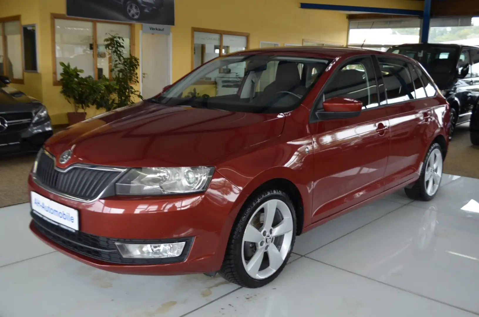 Skoda Rapid/Spaceback Spaceback Elegance XENON / KLIMA / PDC Rouge - 1