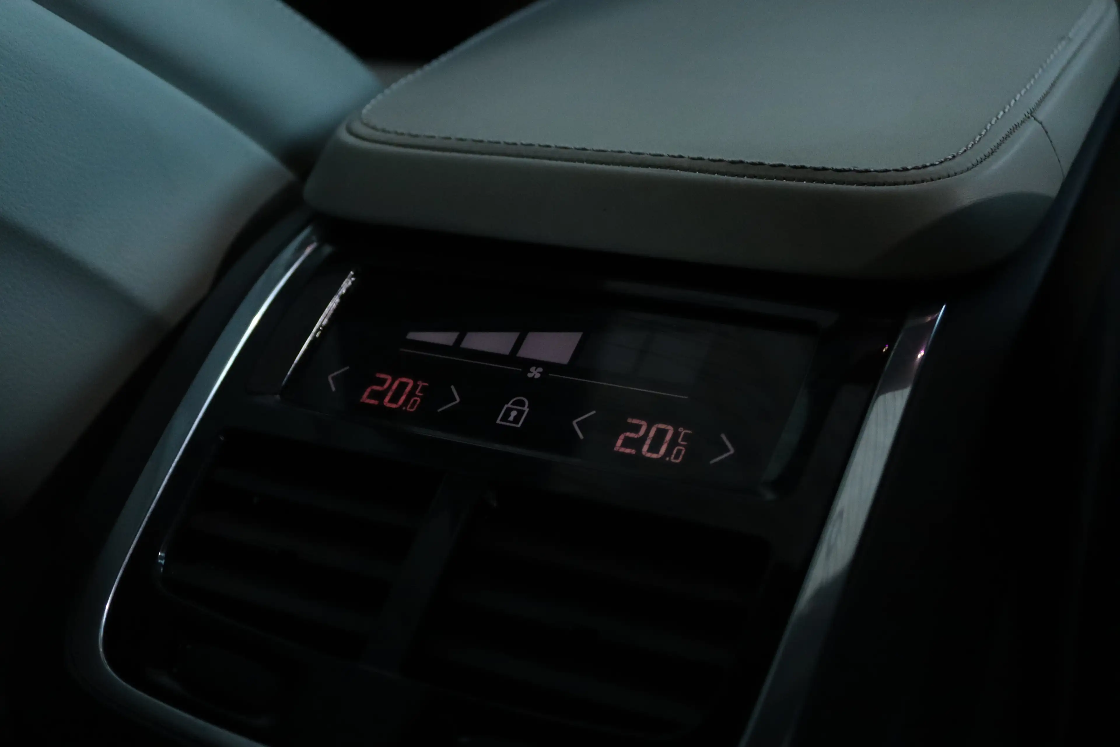Volvo XC90 2.0 T8 Recharge AWD R-Design ''OP AFSPRAAK'' | SoH — photo 23