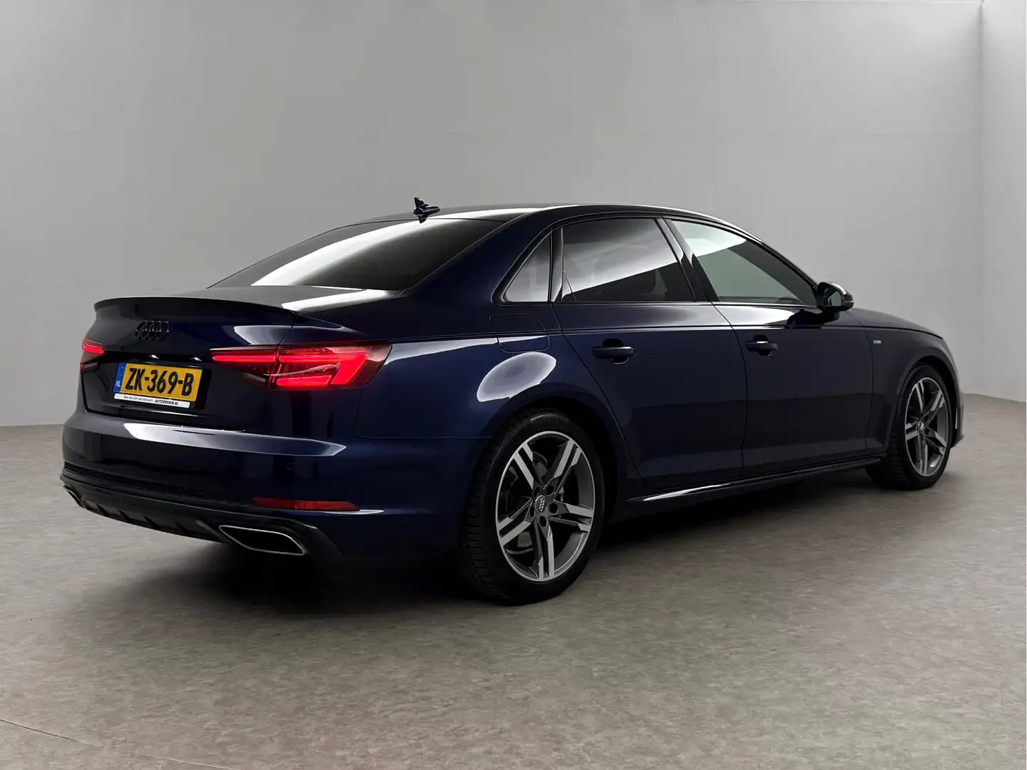 Audi A4 35 TFSI 150PK S-line Pano LED Sfeerverl. Clima Cru Blau - 2