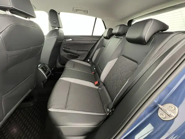 Volkswagen Golf view 10