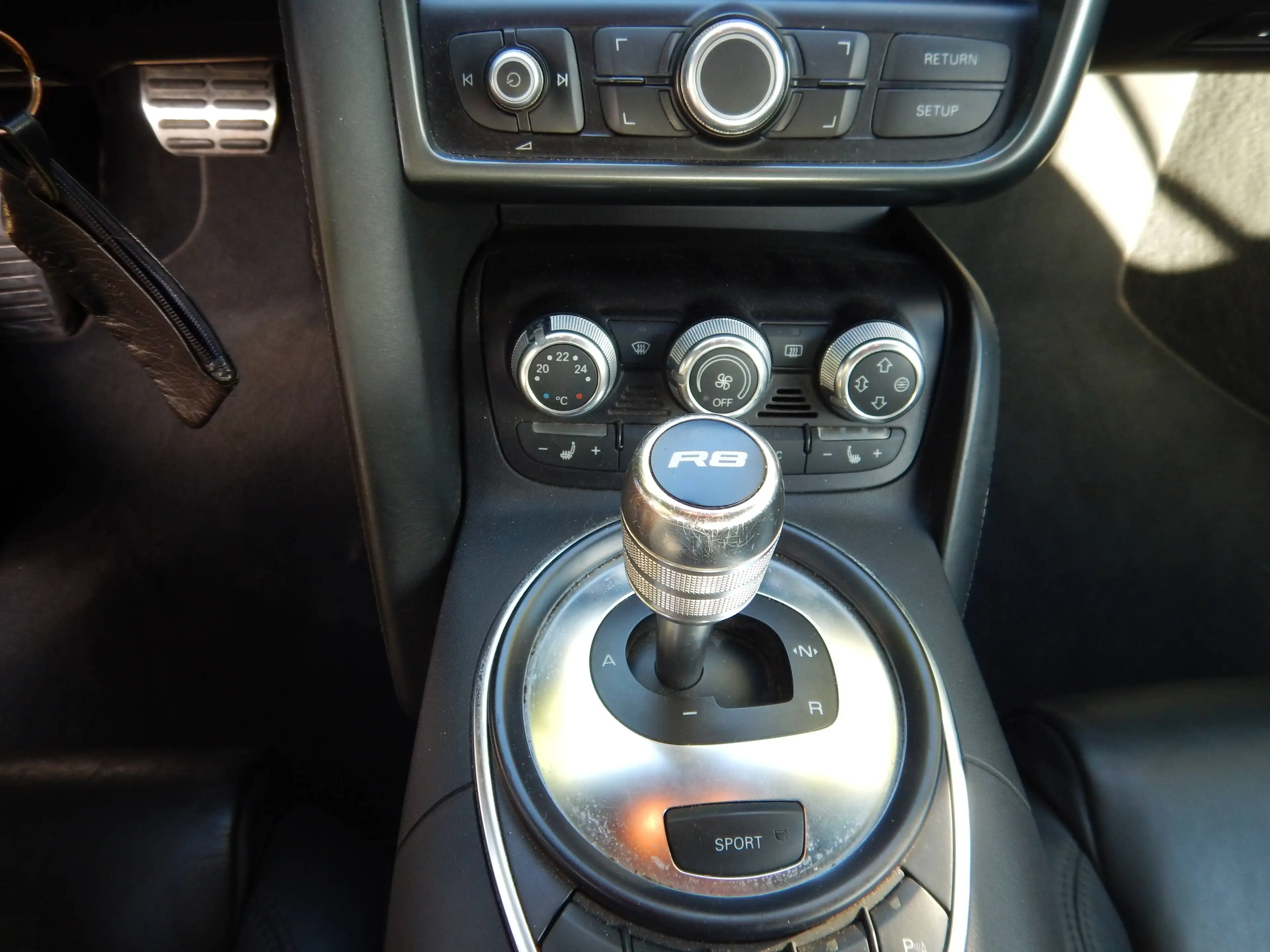 Audi R8 R8 4.2 FSI quattro R tronic — photo 11