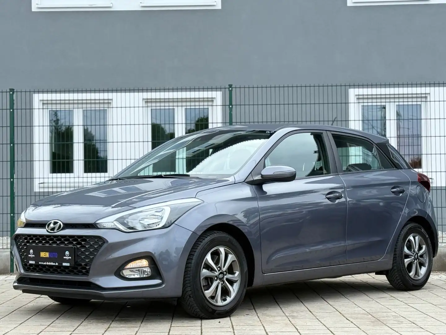 Hyundai i20 blue Trend/TEMP/PDC/LENK-HEIZ/SITZ-HEIZ/MTLF Gris - 1