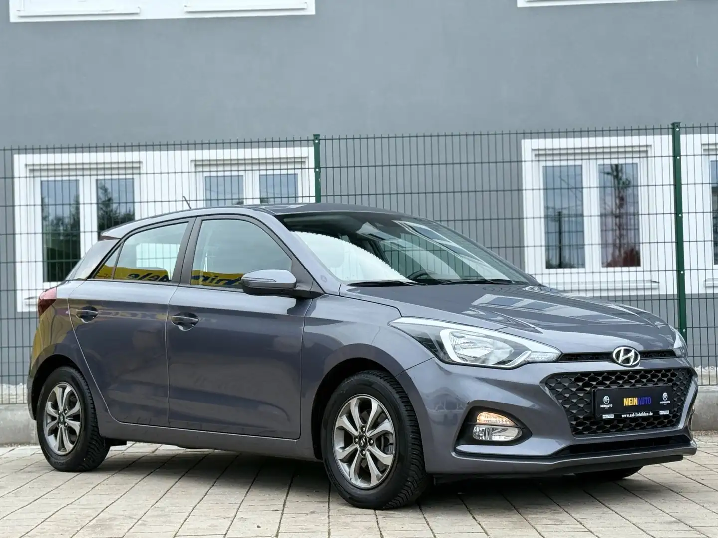 Hyundai i20 blue Trend/TEMP/PDC/LENK-HEIZ/SITZ-HEIZ/MTLF Gris - 2