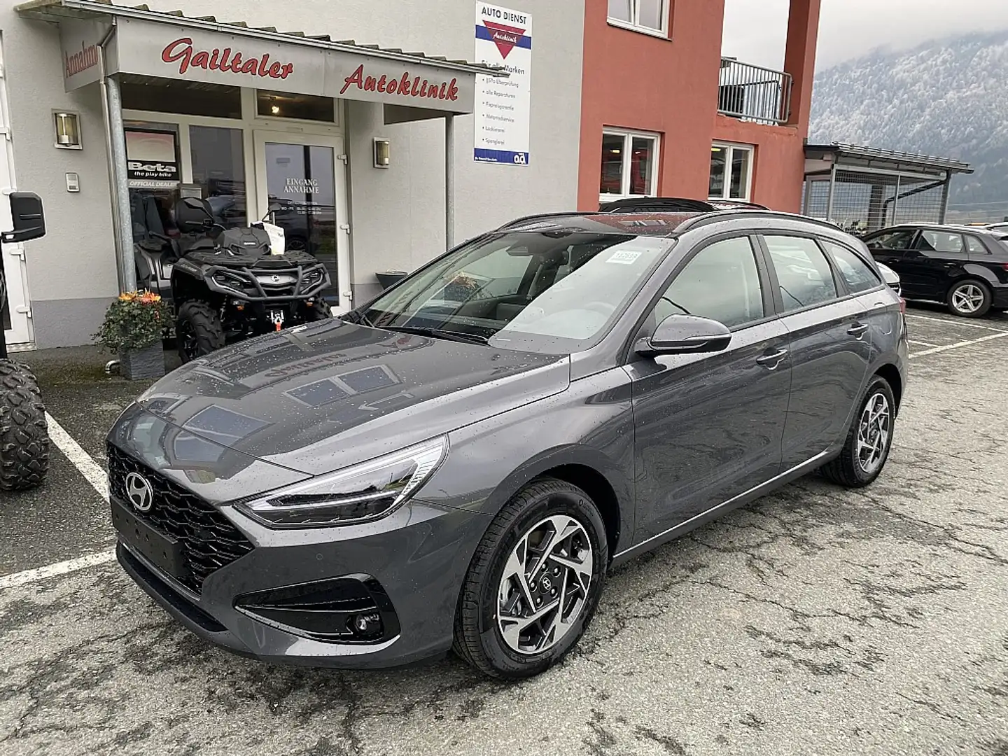 Hyundai i30 Kombi 1,5 DPI Go! Tageszulassung Grijs - 1