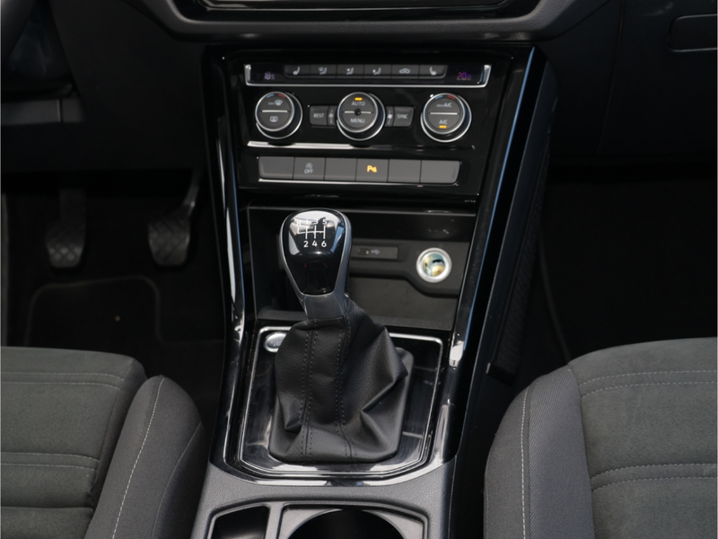 Volkswagen Touran Highline BMT 2.0 TDI 6-Gang LED Navi Kamera — photo 8