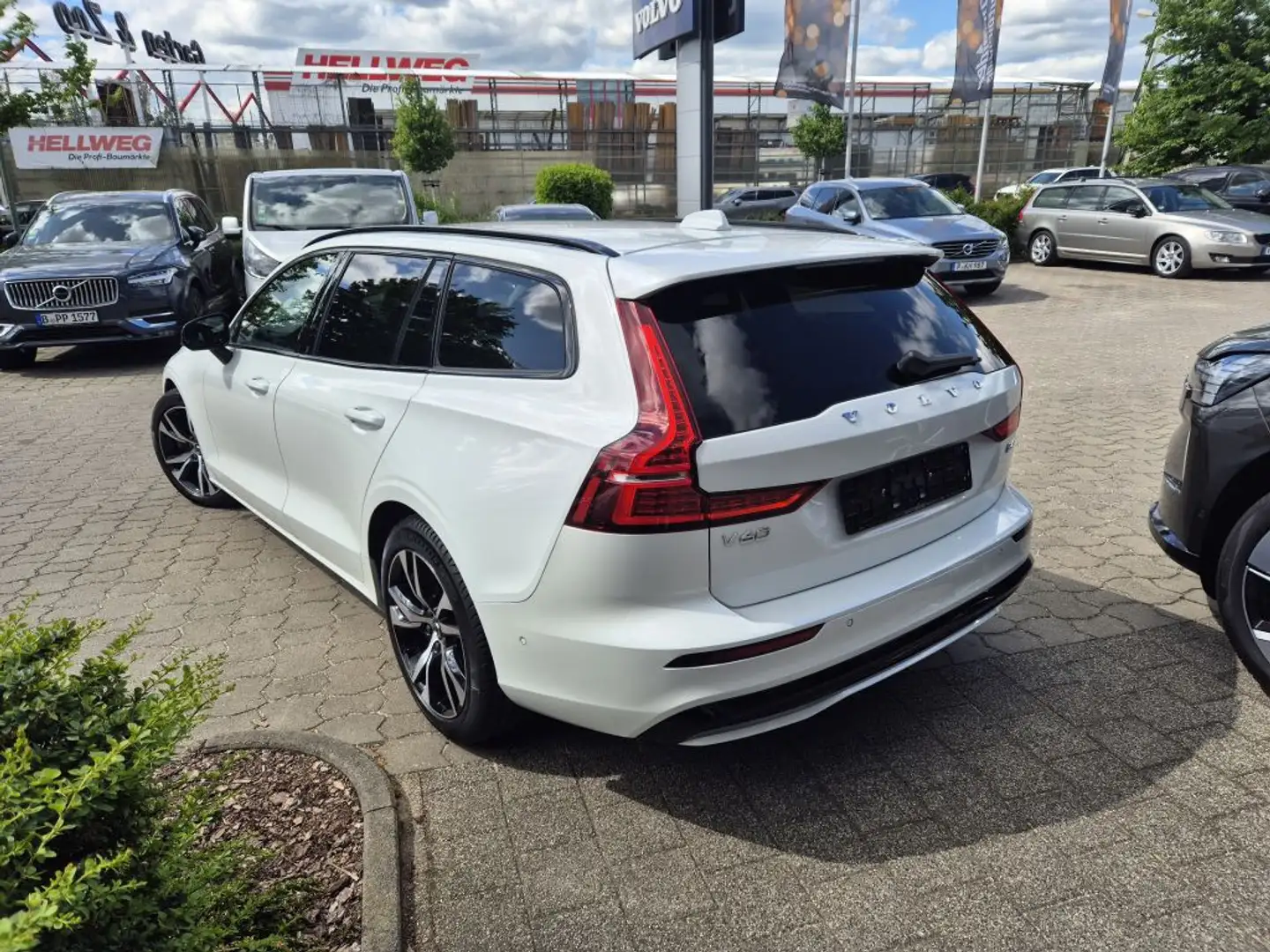 Volvo V60 B4 B DKG Plus Dark+BusinessPak+360°Kam Blanc - 2