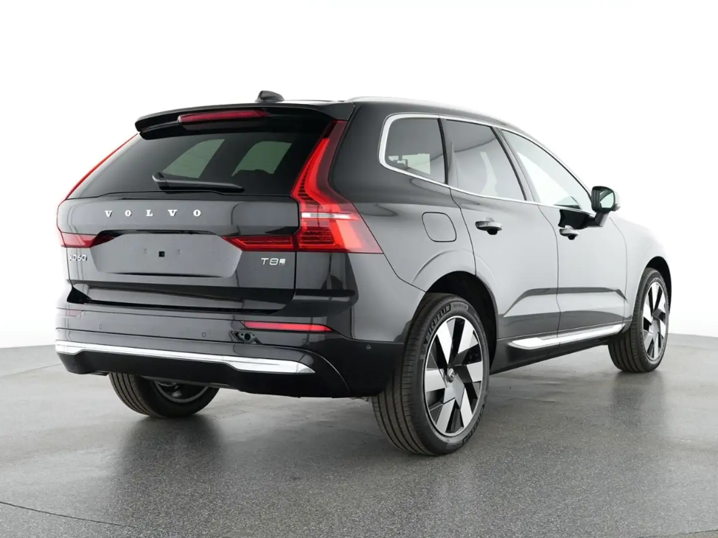 Volvo XC60 Plus Bright Recharge Plug-In Hybrid AWD StandHZG D Schwarz - 2