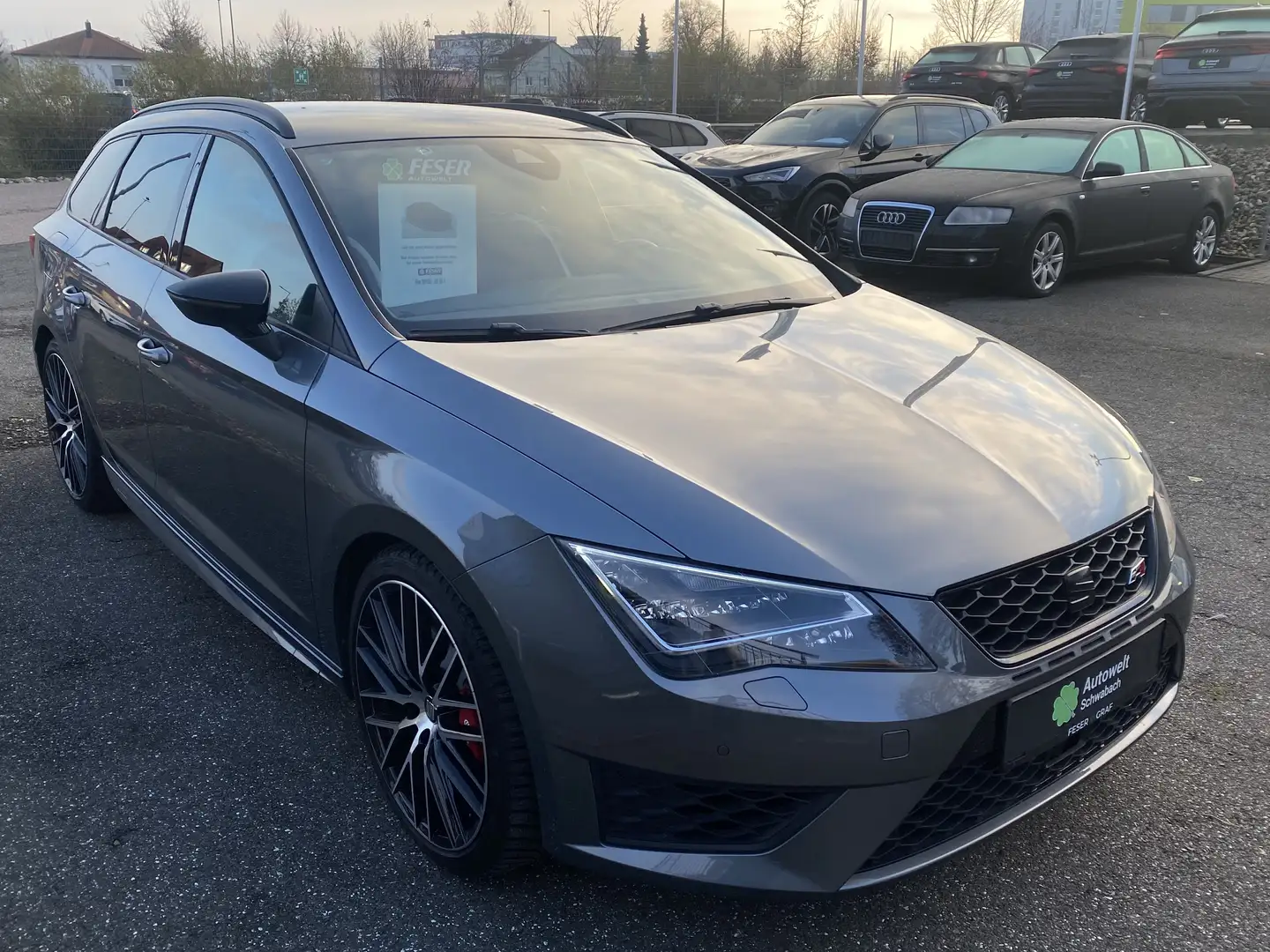 SEAT Leon Cupra ST 2.0 TSI 280 DSG NAVI KAM LED BLACK Grau - 2