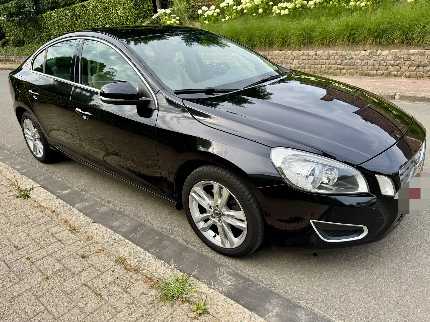 Volvo S60 2.0 D4 Momentum Start/Stop Noir - 1