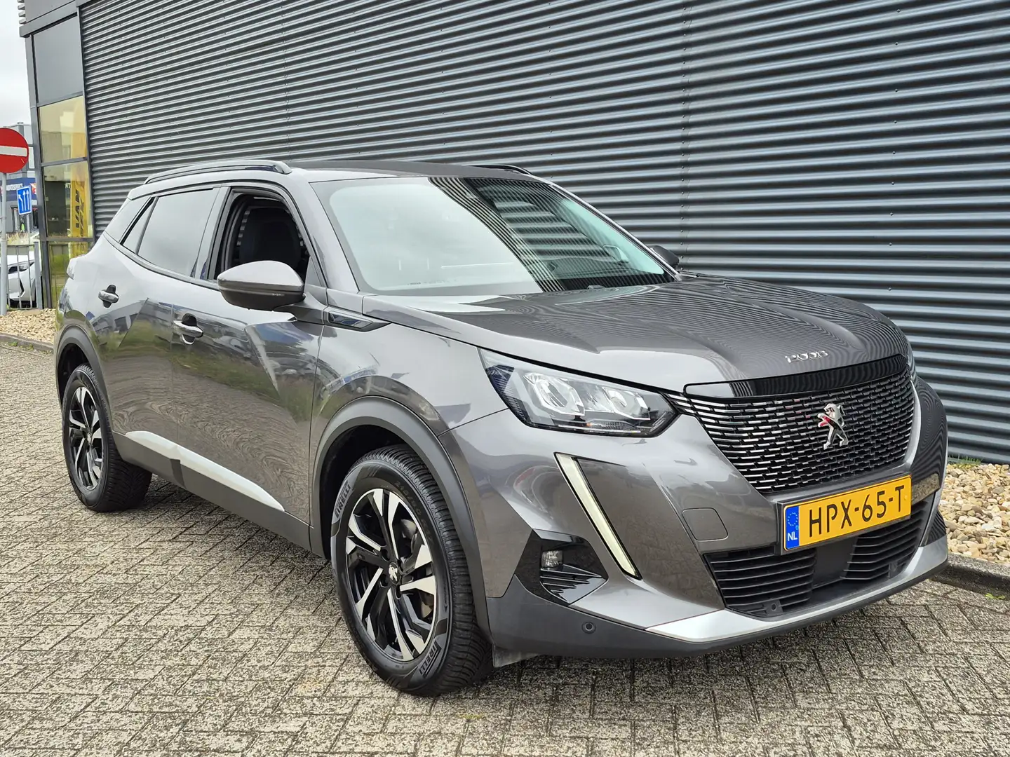Peugeot 2008 1.2 PureTech Allure 130 PK | Automaat | Camera | 3 Grijs - 2