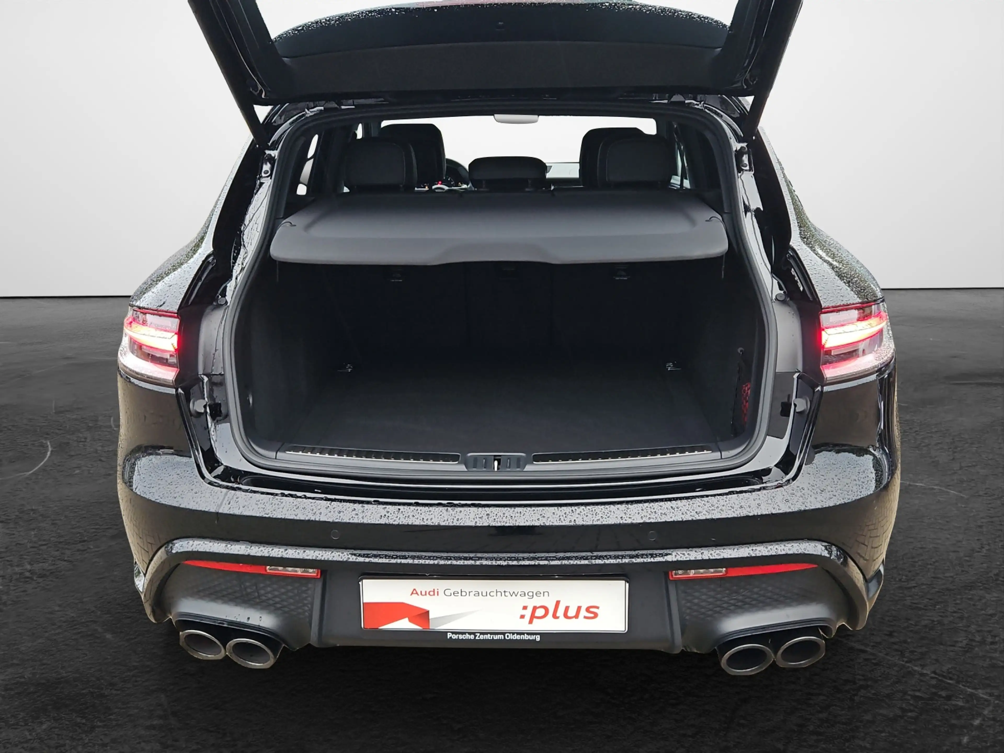 Porsche Macan T — photo 12