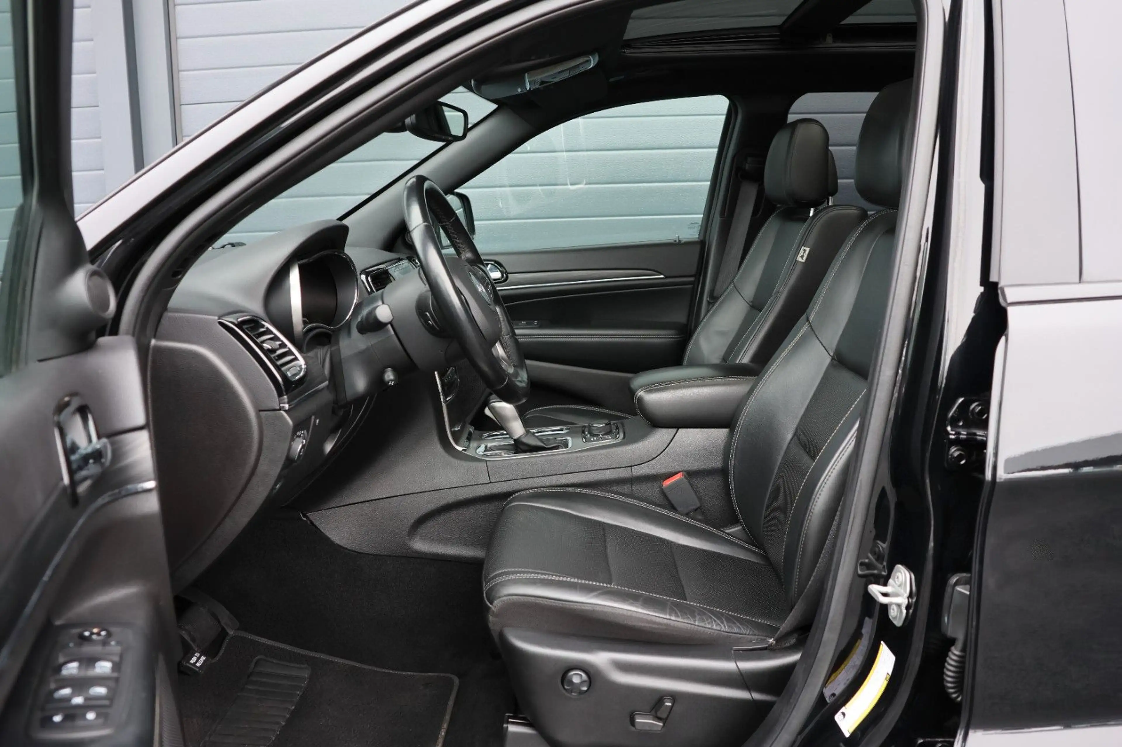 Jeep Grand Cherokee 3.6 SRT8 Optik/ACC/4xSHZ/R20 — photo 15