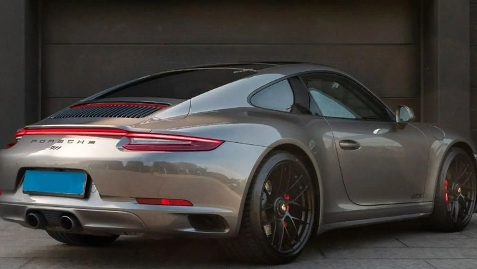 Porsche 991 Carrera 4 GTS Coupé PDK Gris - 1