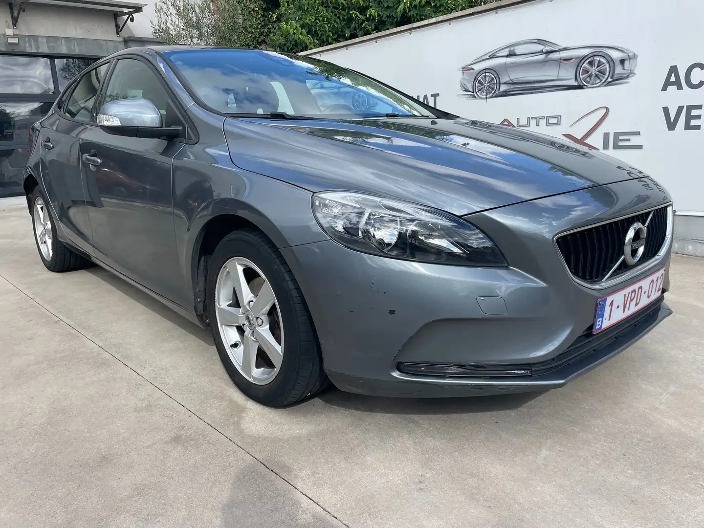 Volvo V40 V40 2.0 D2 Eco Kinetic Gps Pdc Euro 6b !!!! Gris - 1