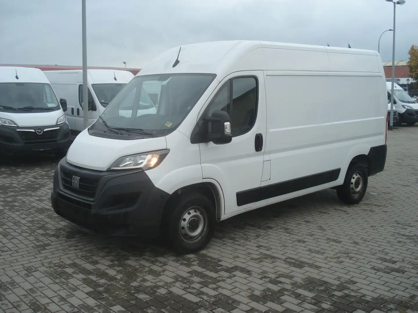 Fiat Ducato Hochr.-Kasten 33 120 L2H2 44760Km Klima Weiß - 1