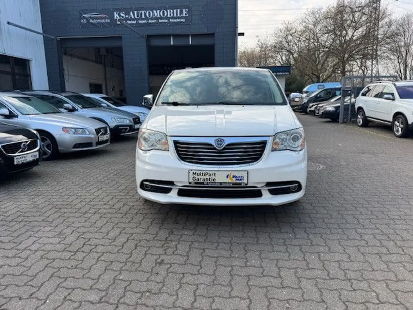 Lancia Voyager 2.8 MultiJet 16v Gold Automatik 2 Hand Weiß - 2