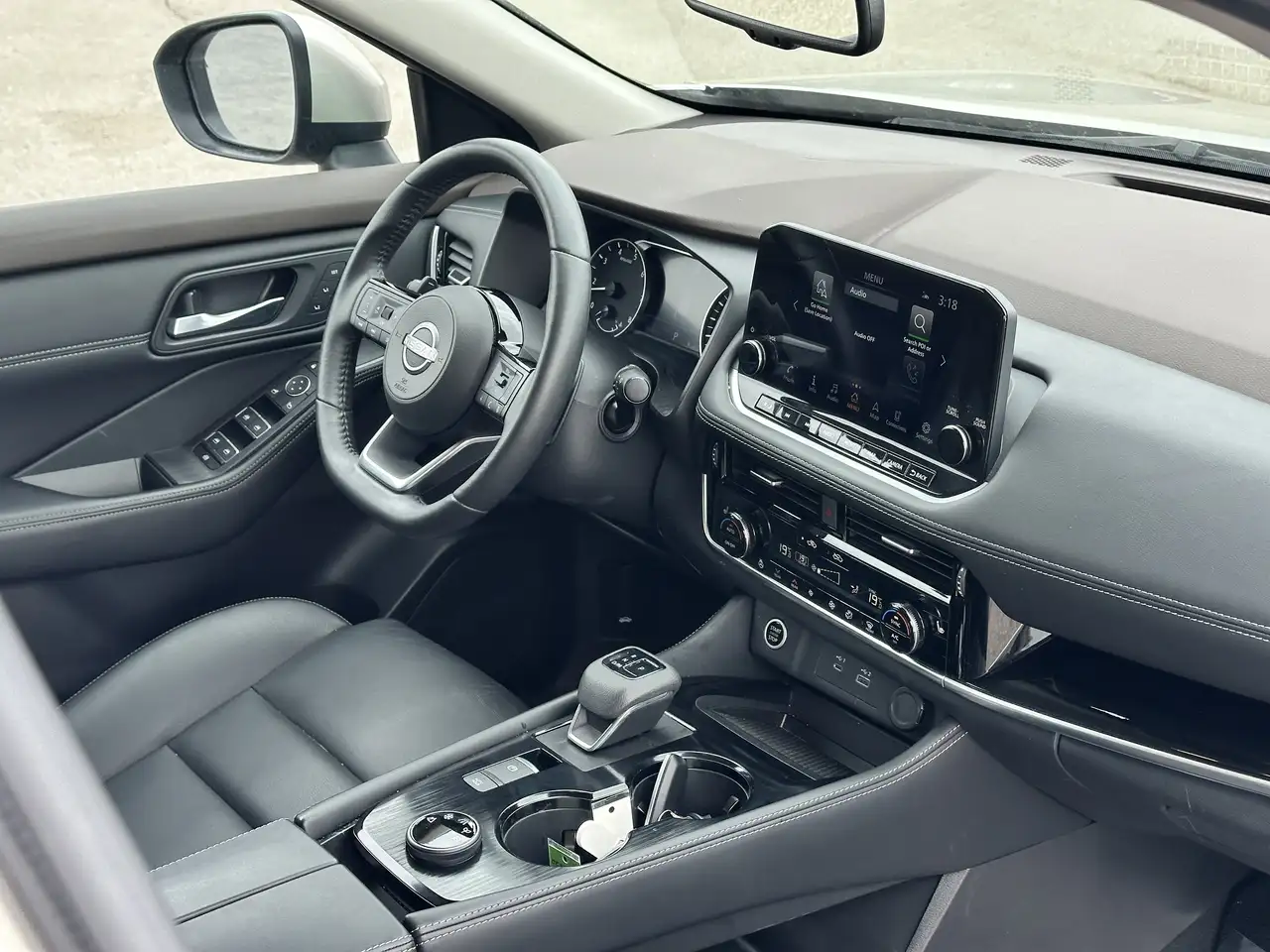 Nissan Rogue снимка Nissan Rogue