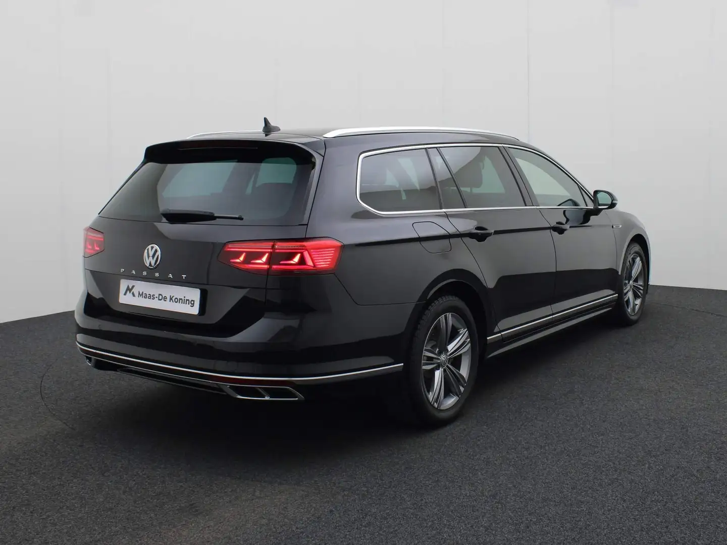 Volkswagen Passat Variant 1.5 TSI 150PK R-line Business DSG automaat | Navig Noir - 2