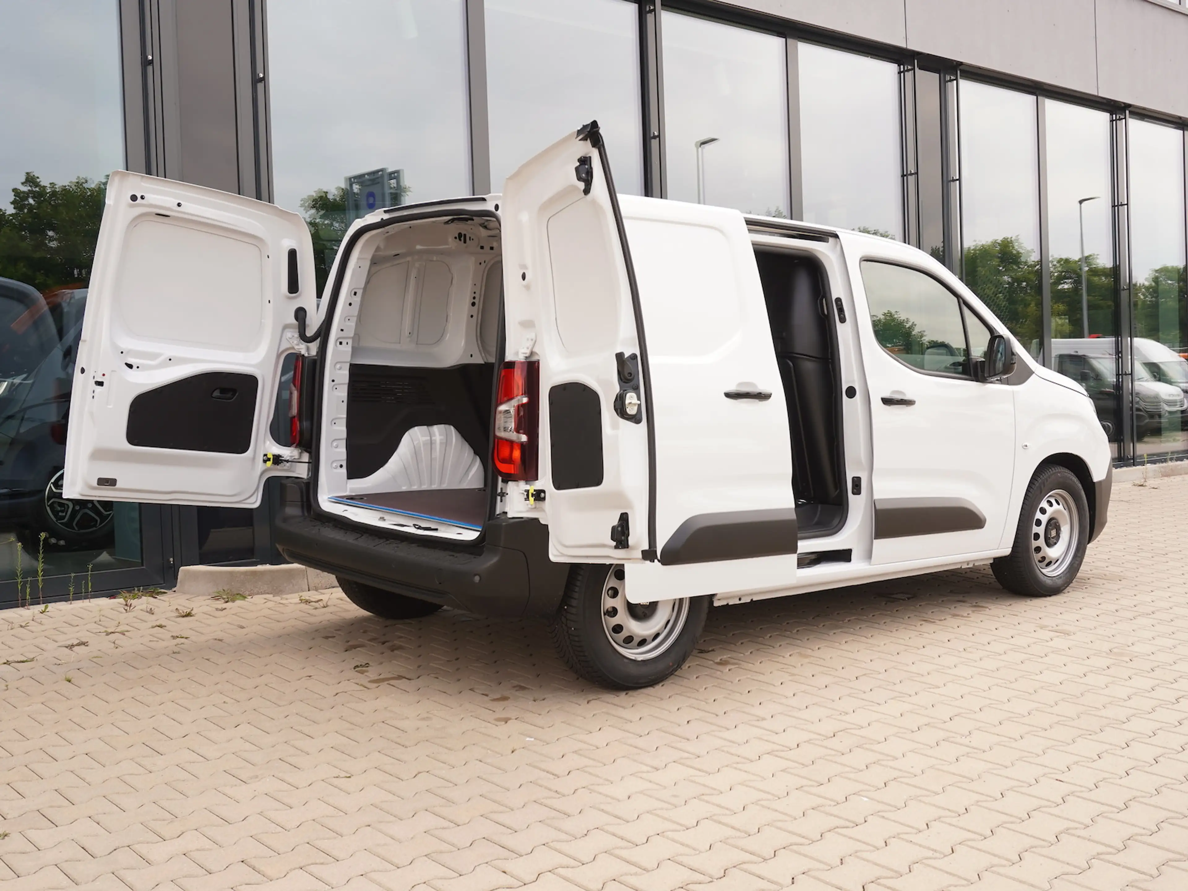 Fiat E-Doblo L1 50 kW/h / Wärmepumpe + Holzboden — photo 4