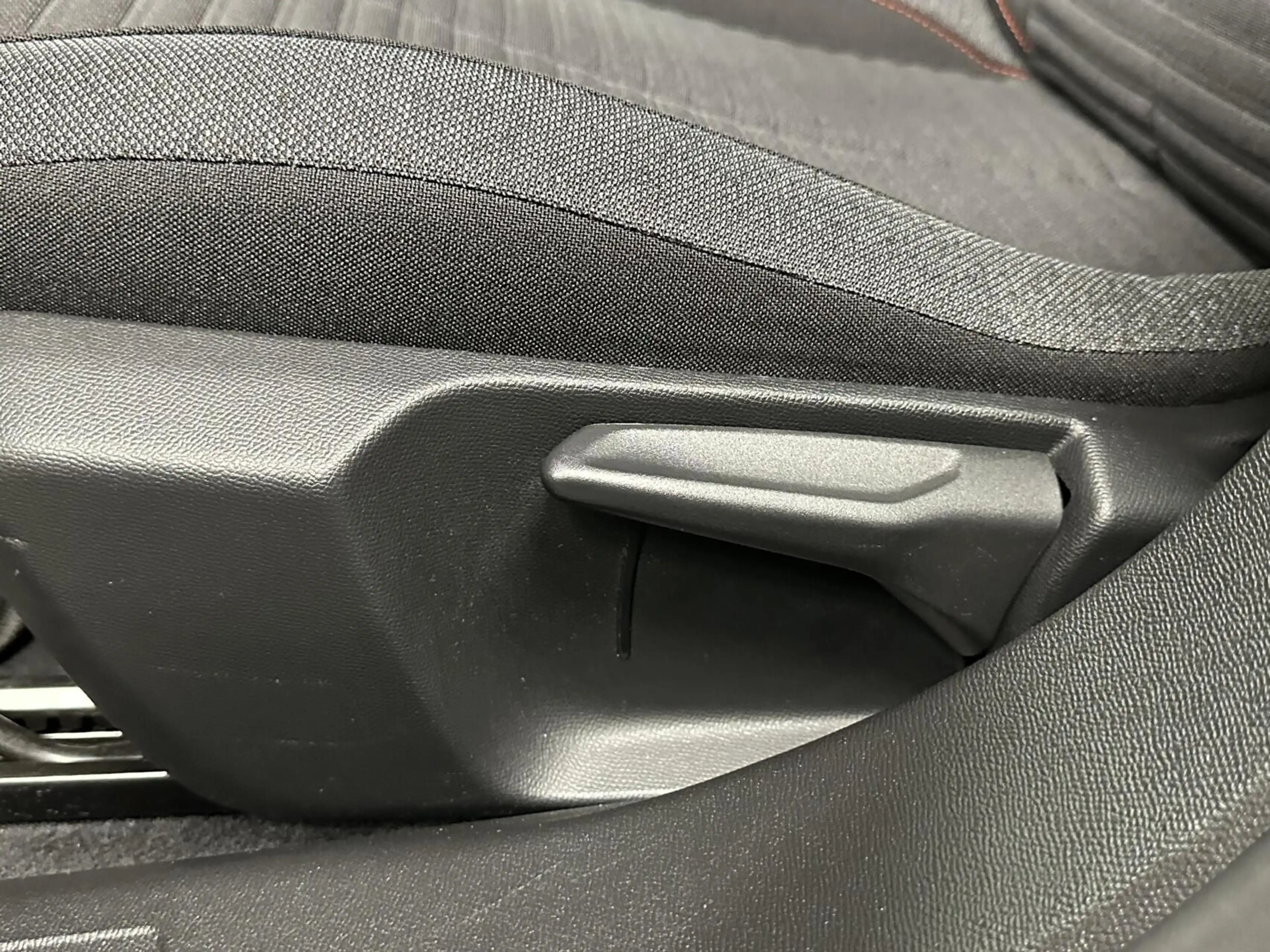 Peugeot 2008 1.2 PureTech Active Pack NAVIGATIE CARPLAY CRUISE — photo 17