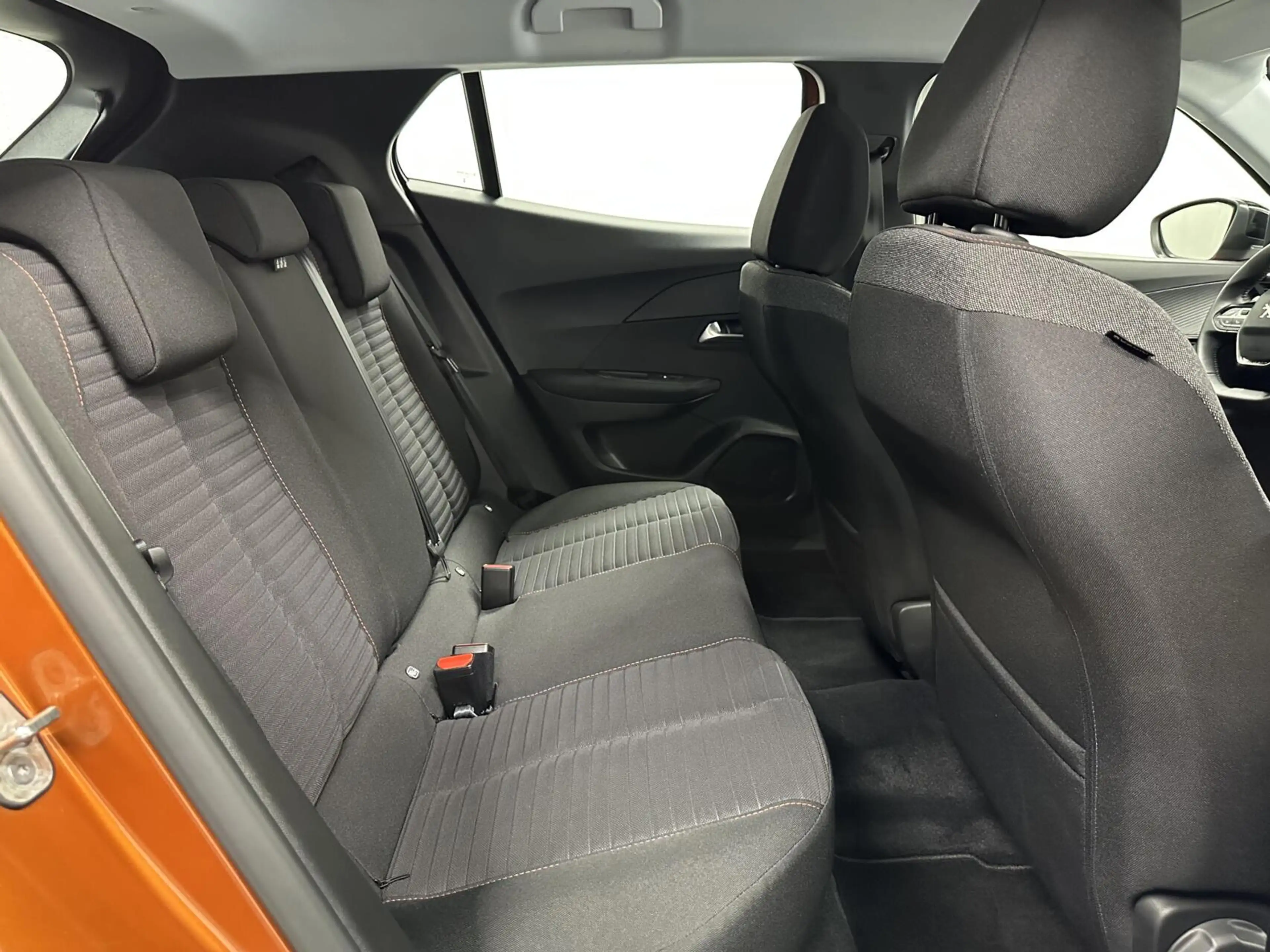 Peugeot 2008 1.2 PureTech Active Pack NAVIGATIE CARPLAY CRUISE — photo 13
