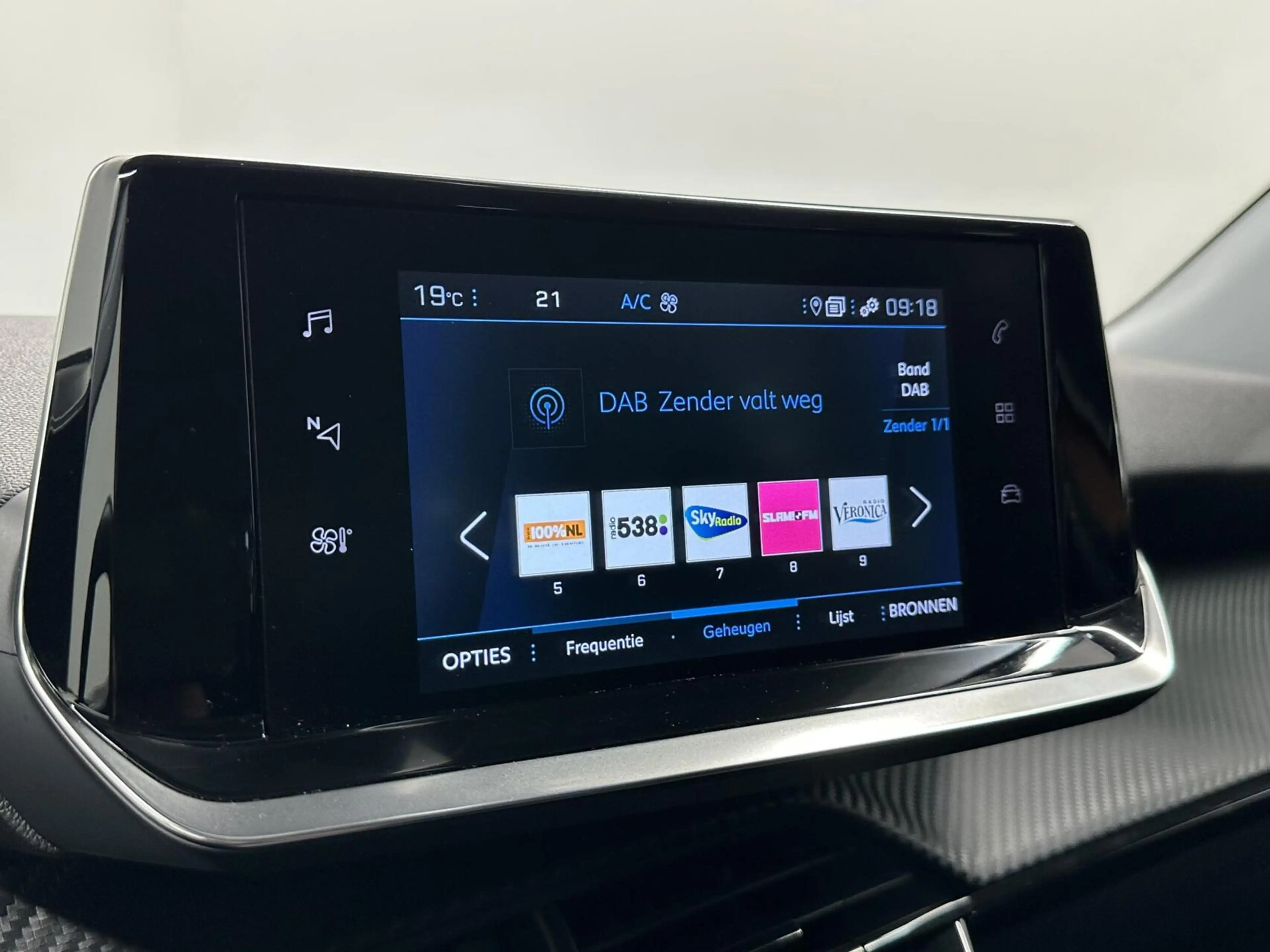 Peugeot 2008 1.2 PureTech Active Pack NAVIGATIE CARPLAY CRUISE — photo 30