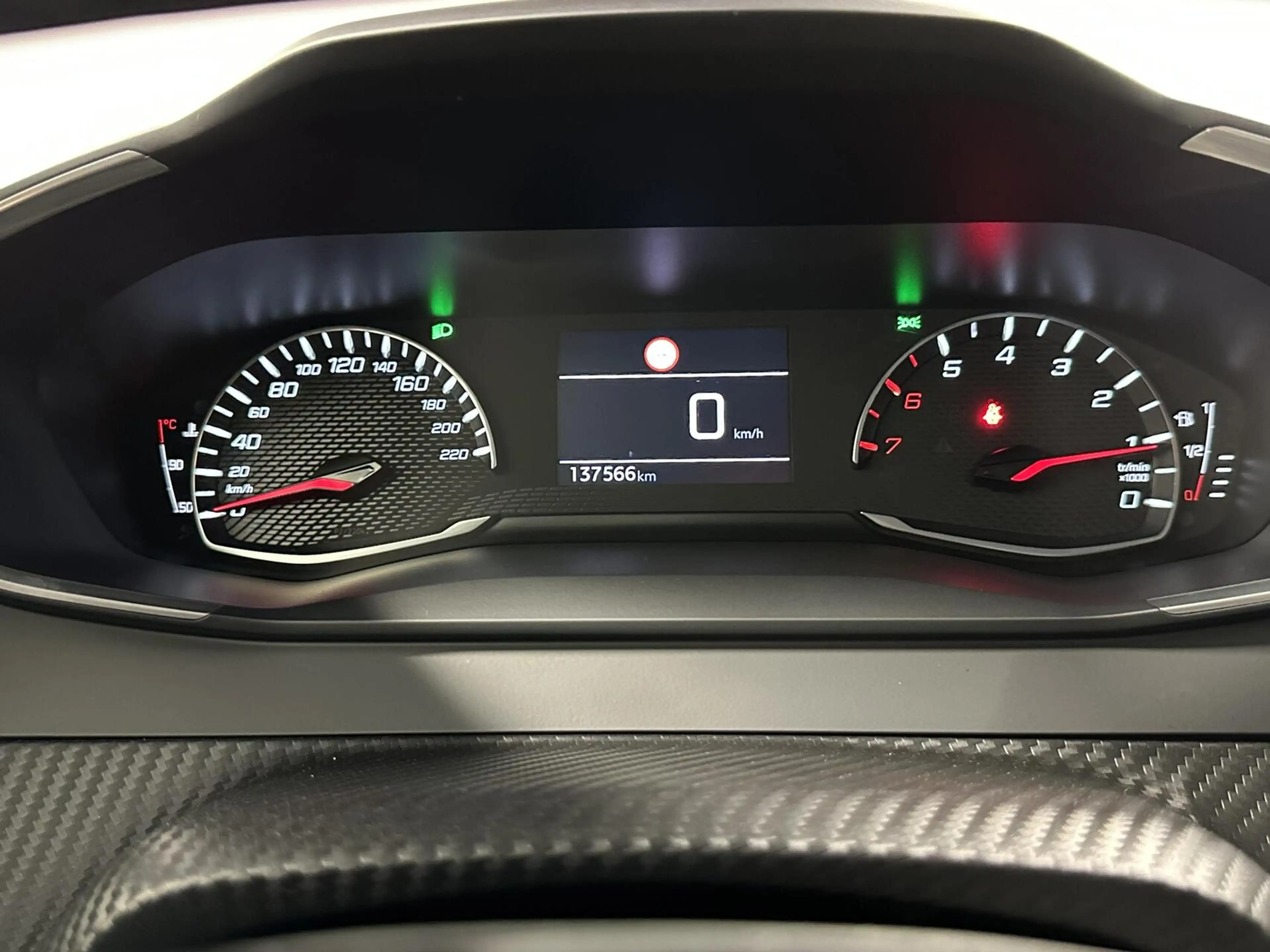 Peugeot 2008 1.2 PureTech Active Pack NAVIGATIE CARPLAY CRUISE — photo 24