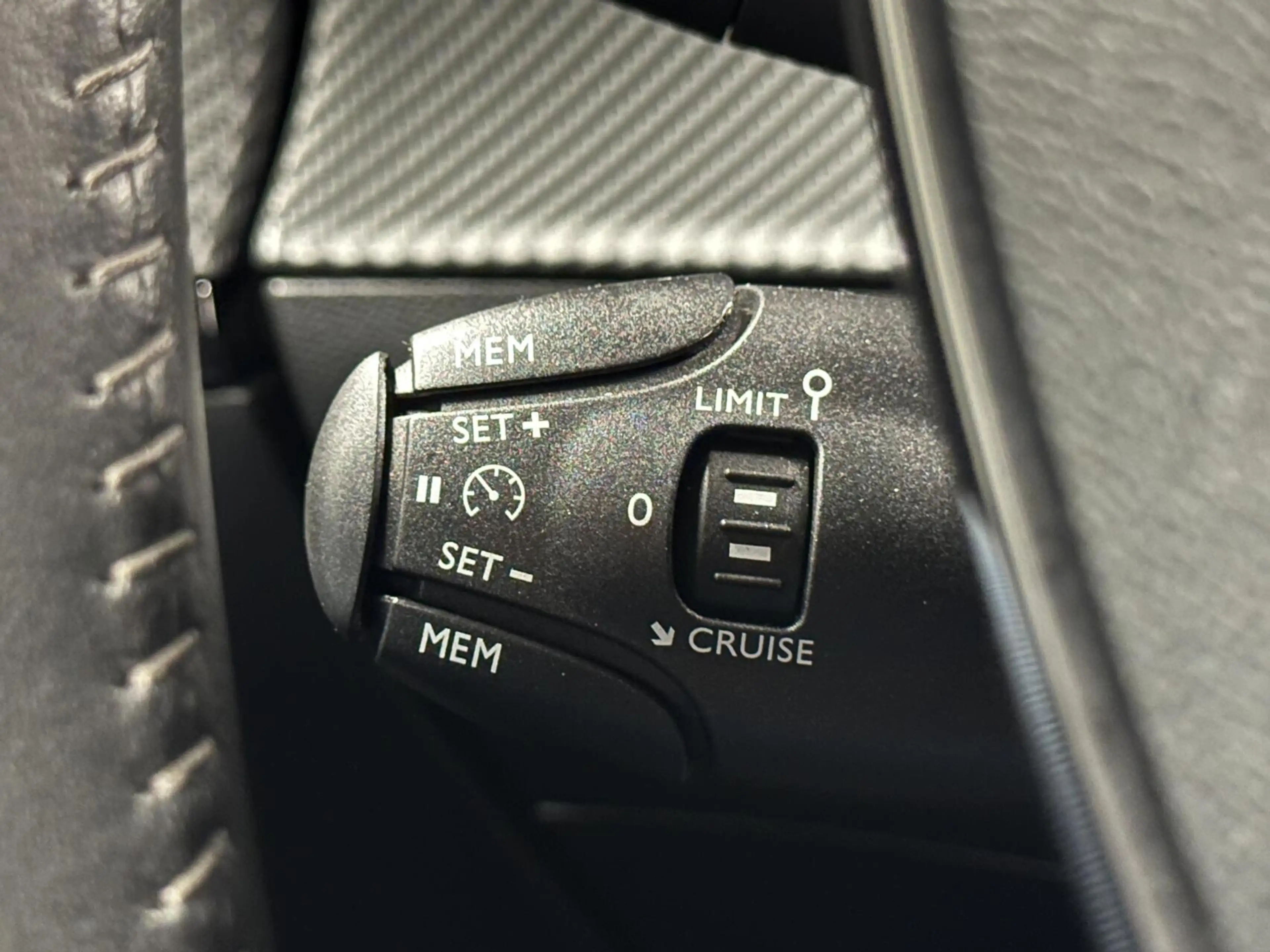 Peugeot 2008 1.2 PureTech Active Pack NAVIGATIE CARPLAY CRUISE — photo 22