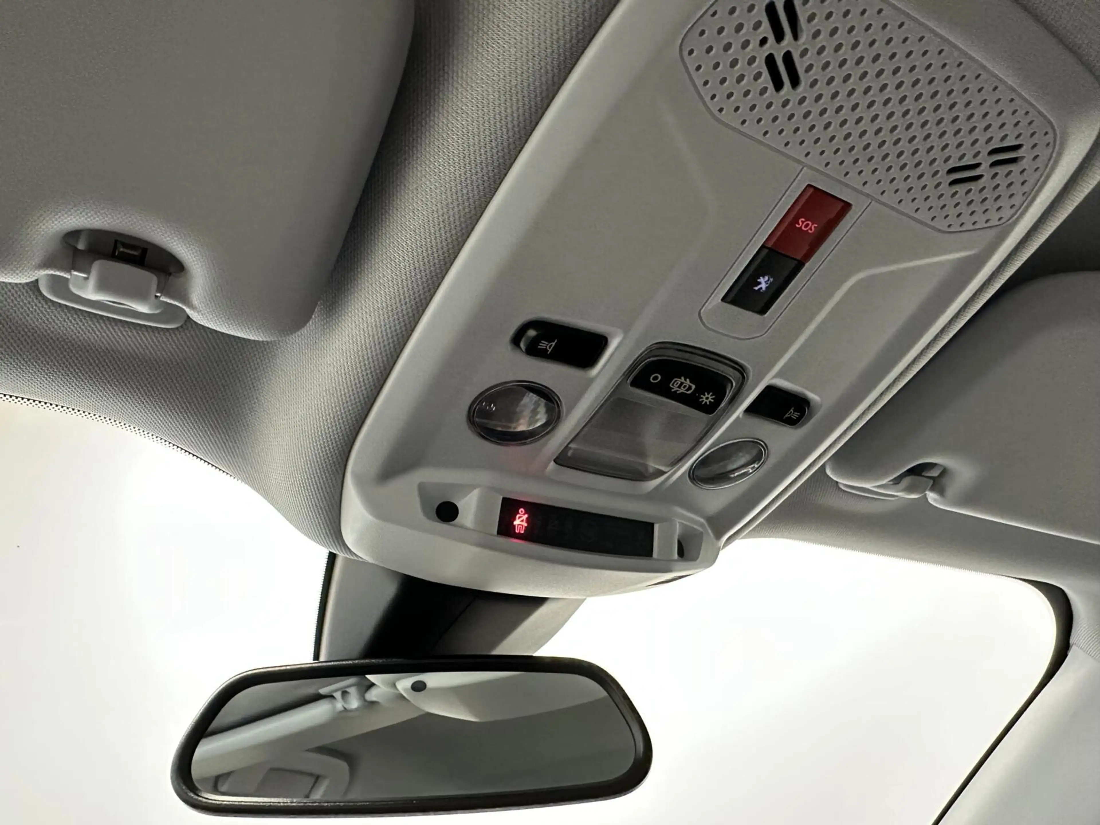 Peugeot 2008 1.2 PureTech Active Pack NAVIGATIE CARPLAY CRUISE — photo 39