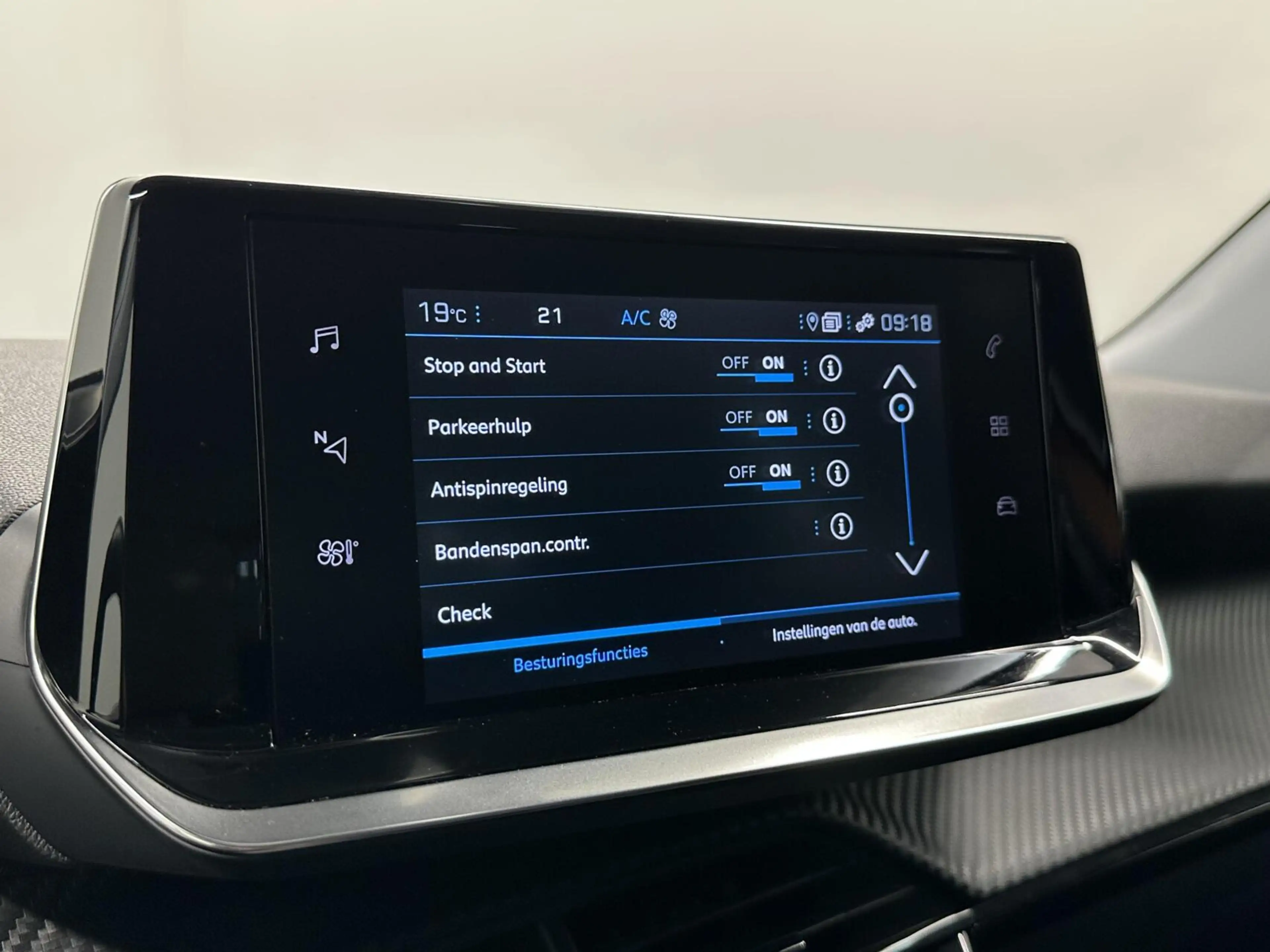 Peugeot 2008 1.2 PureTech Active Pack NAVIGATIE CARPLAY CRUISE — photo 34