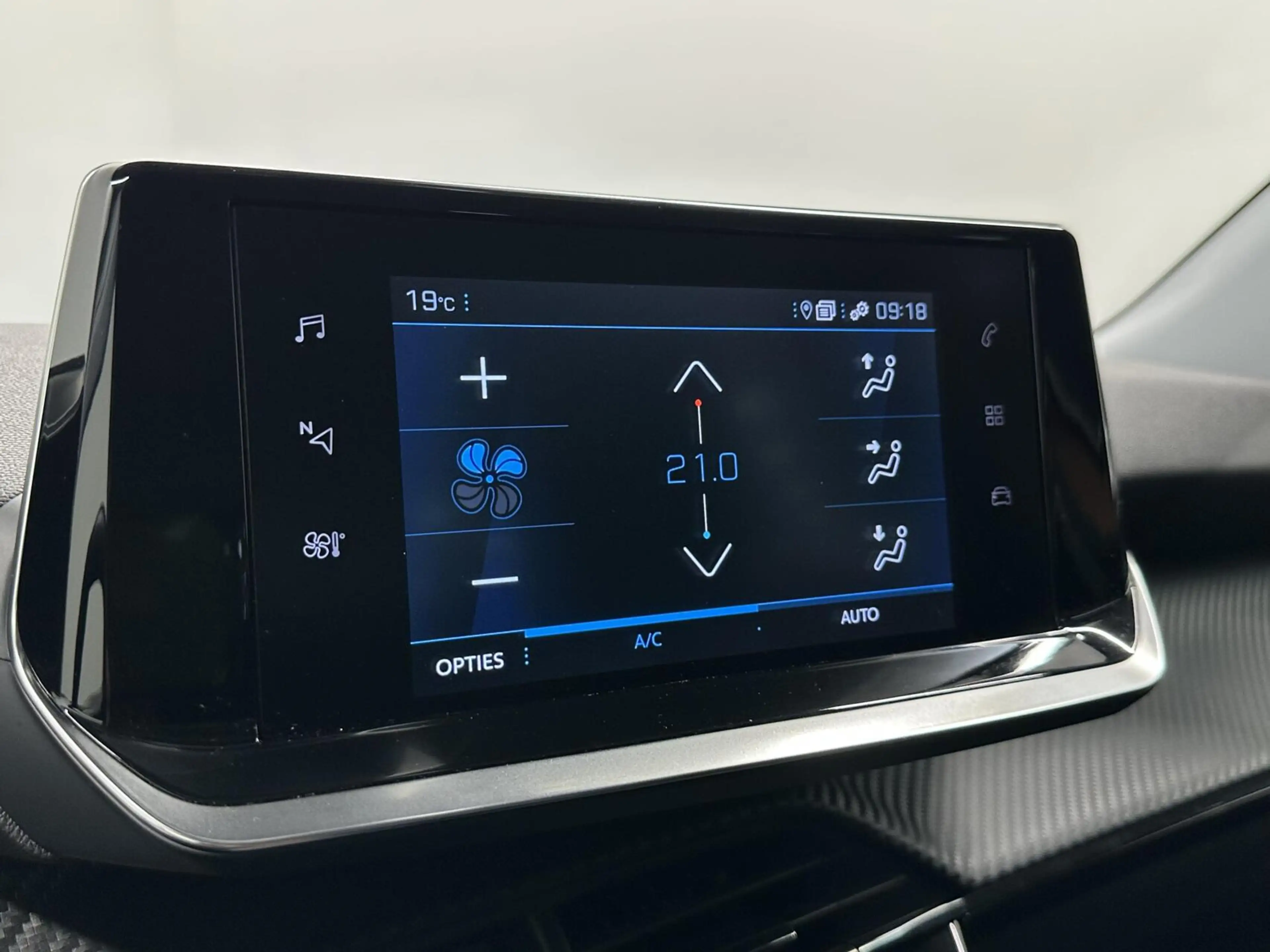 Peugeot 2008 1.2 PureTech Active Pack NAVIGATIE CARPLAY CRUISE — photo 36