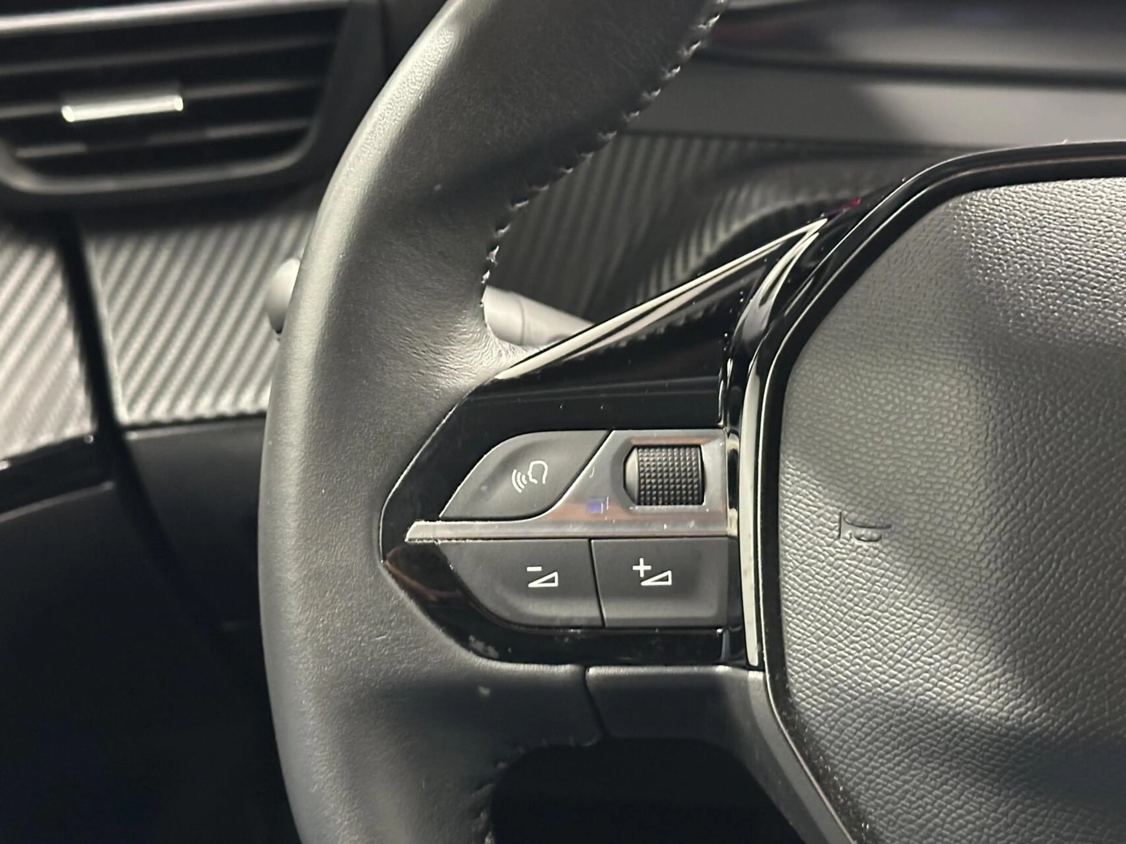 Peugeot 2008 1.2 PureTech Active Pack NAVIGATIE CARPLAY CRUISE — photo 19