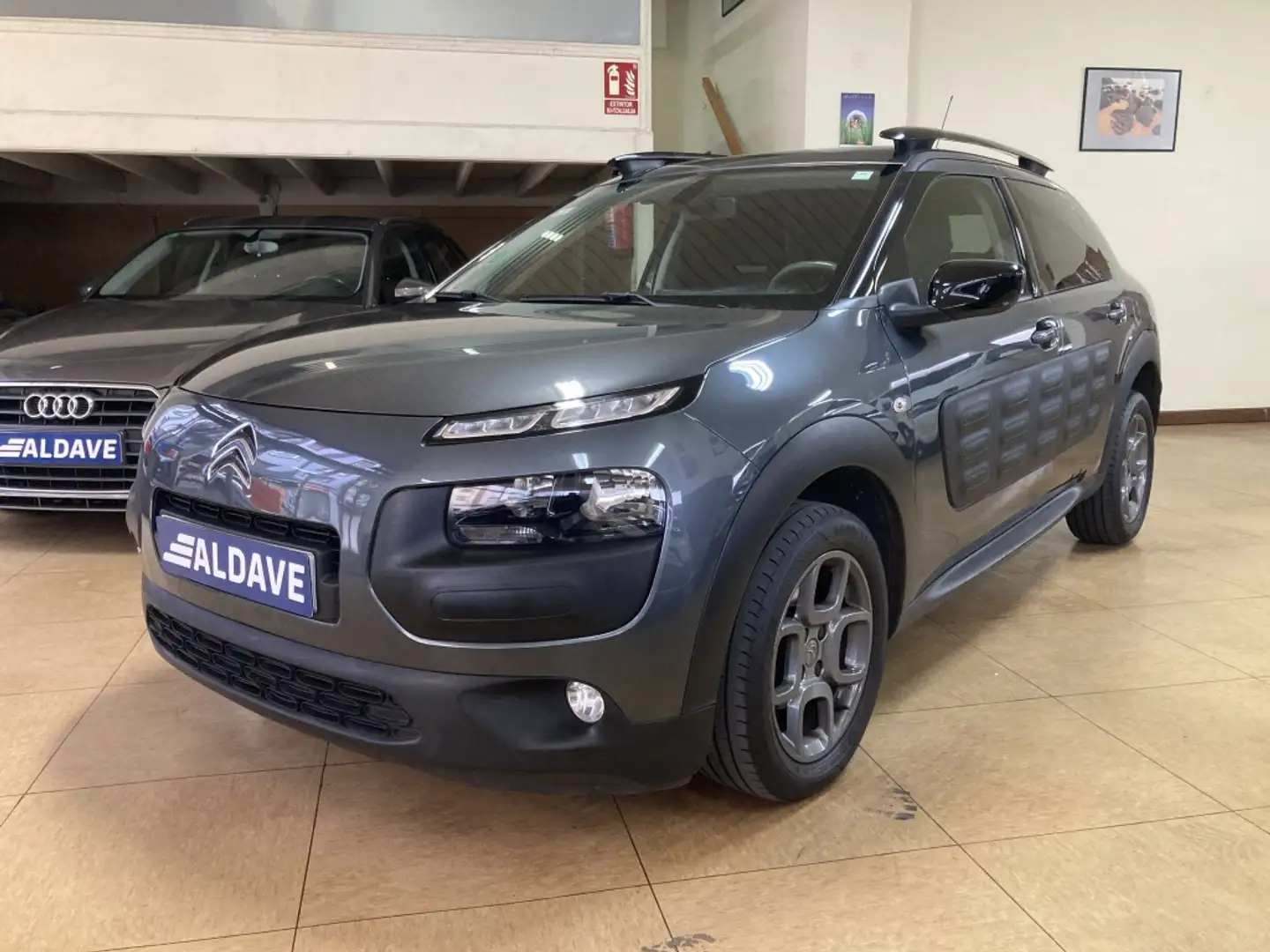 Citroen C4 Cactus 1.6 BlueHDi Shine 100 Gris - 1